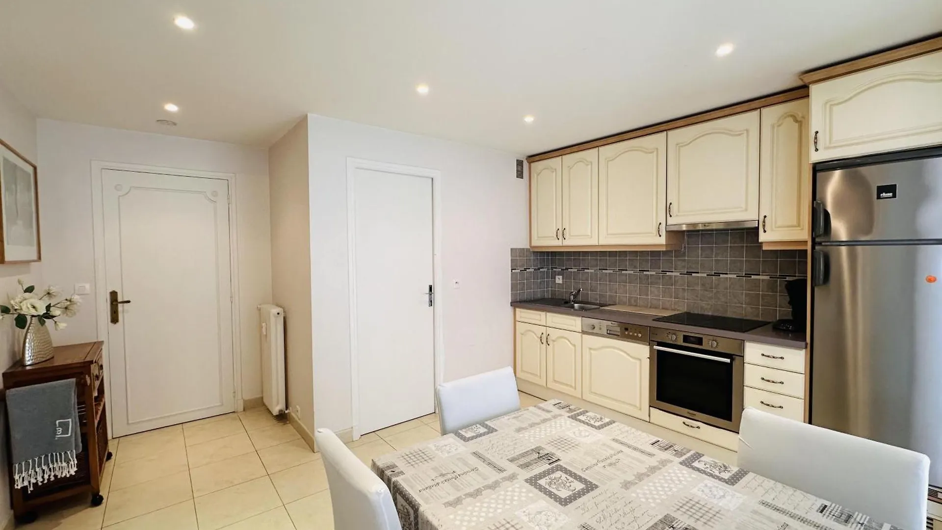 Two Bedroom Apartment On A High Floor In The Center Of Cannes A Few Steps From The Croisette Beaches - 2229