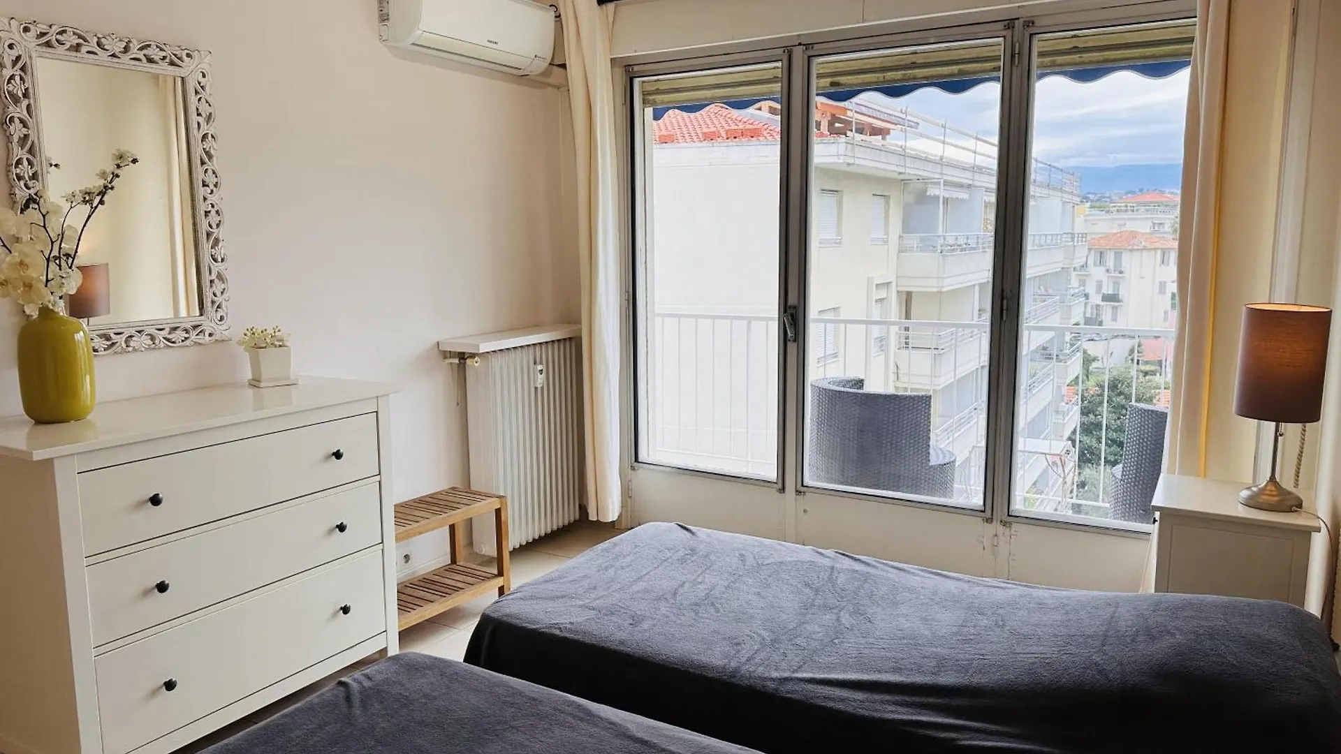 Two Bedroom Apartment On A High Floor In The Center Of Cannes A Few Steps From The Croisette Beaches - 2229