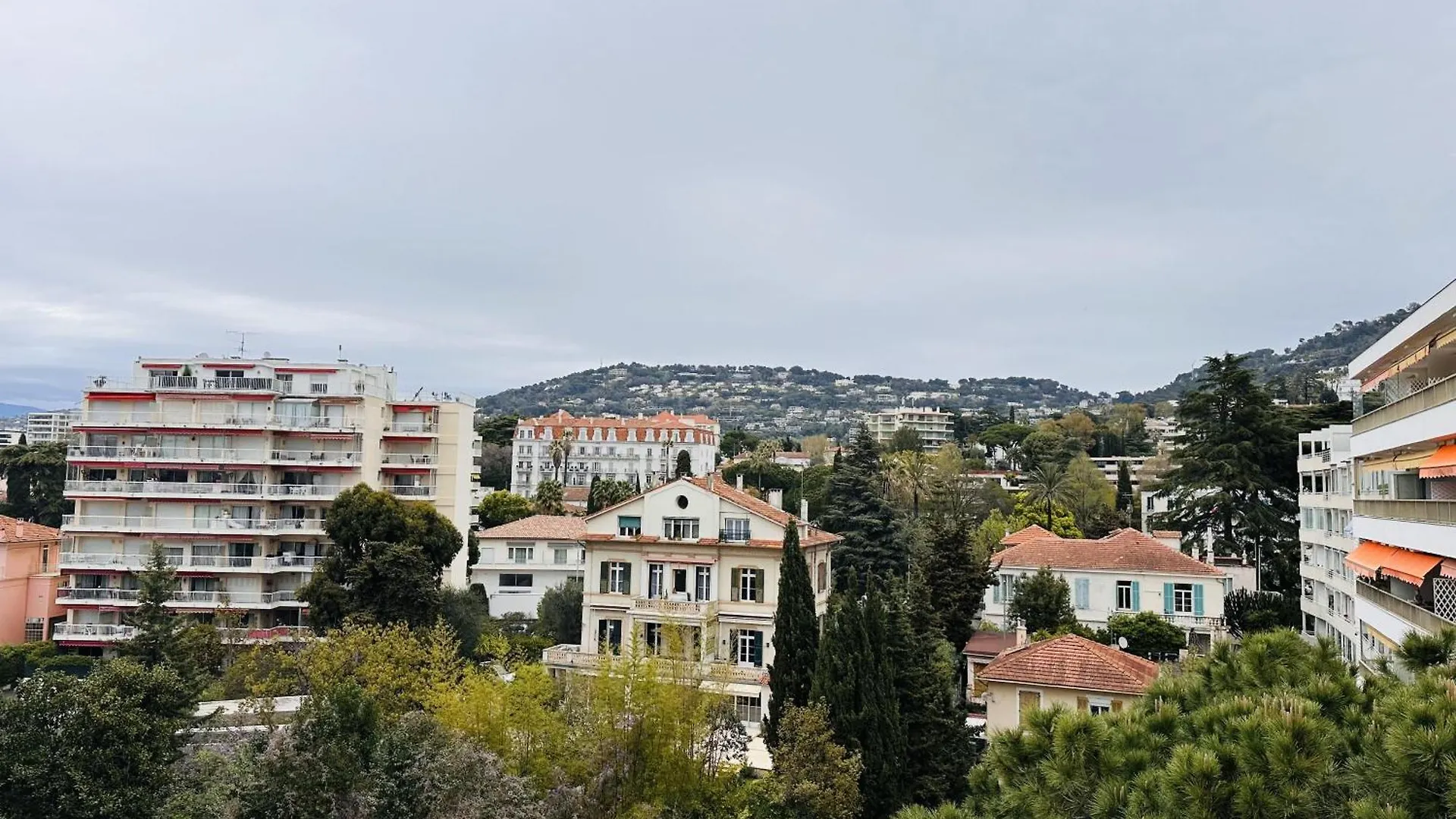 Two Bedroom Apartment On A High Floor In The Center Of Cannes A Few Steps From The Croisette Beaches - 2229