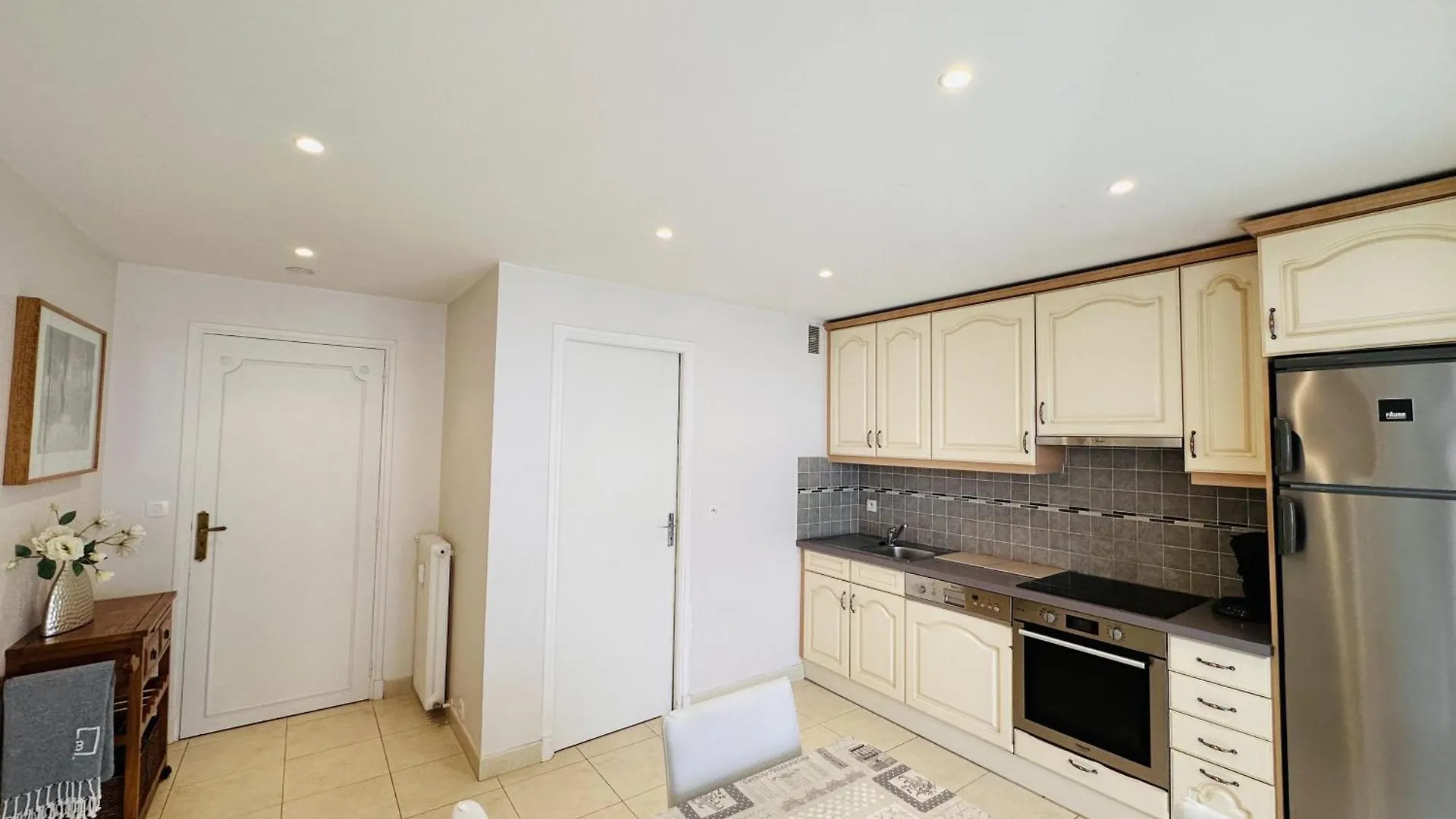 Two Bedroom Apartment On A High Floor In The Center Of Cannes A Few Steps From The Croisette Beaches - 2229