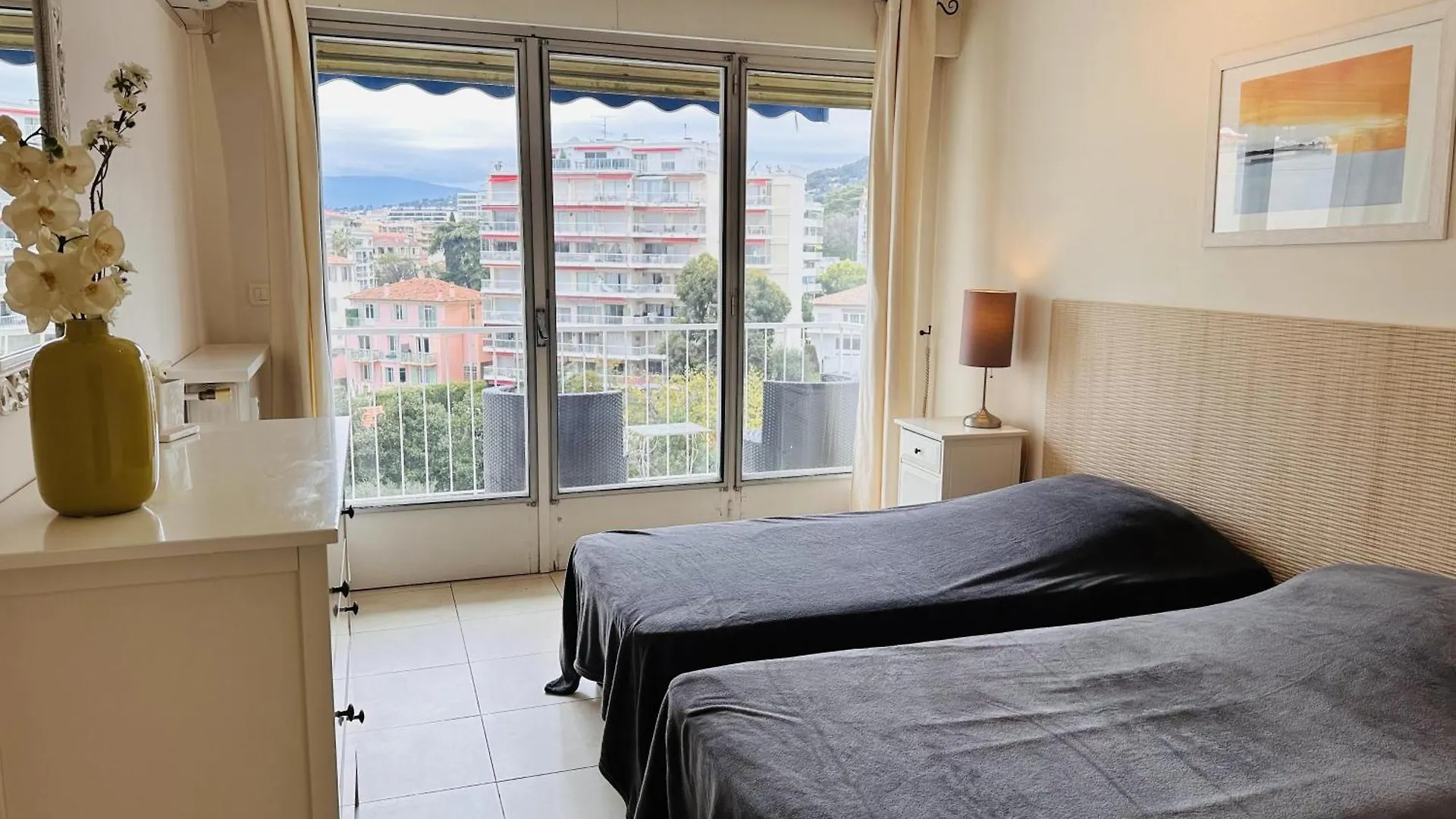 Two Bedroom Apartment On A High Floor In The Center Of Cannes A Few Steps From The Croisette Beaches - 2229 0*,