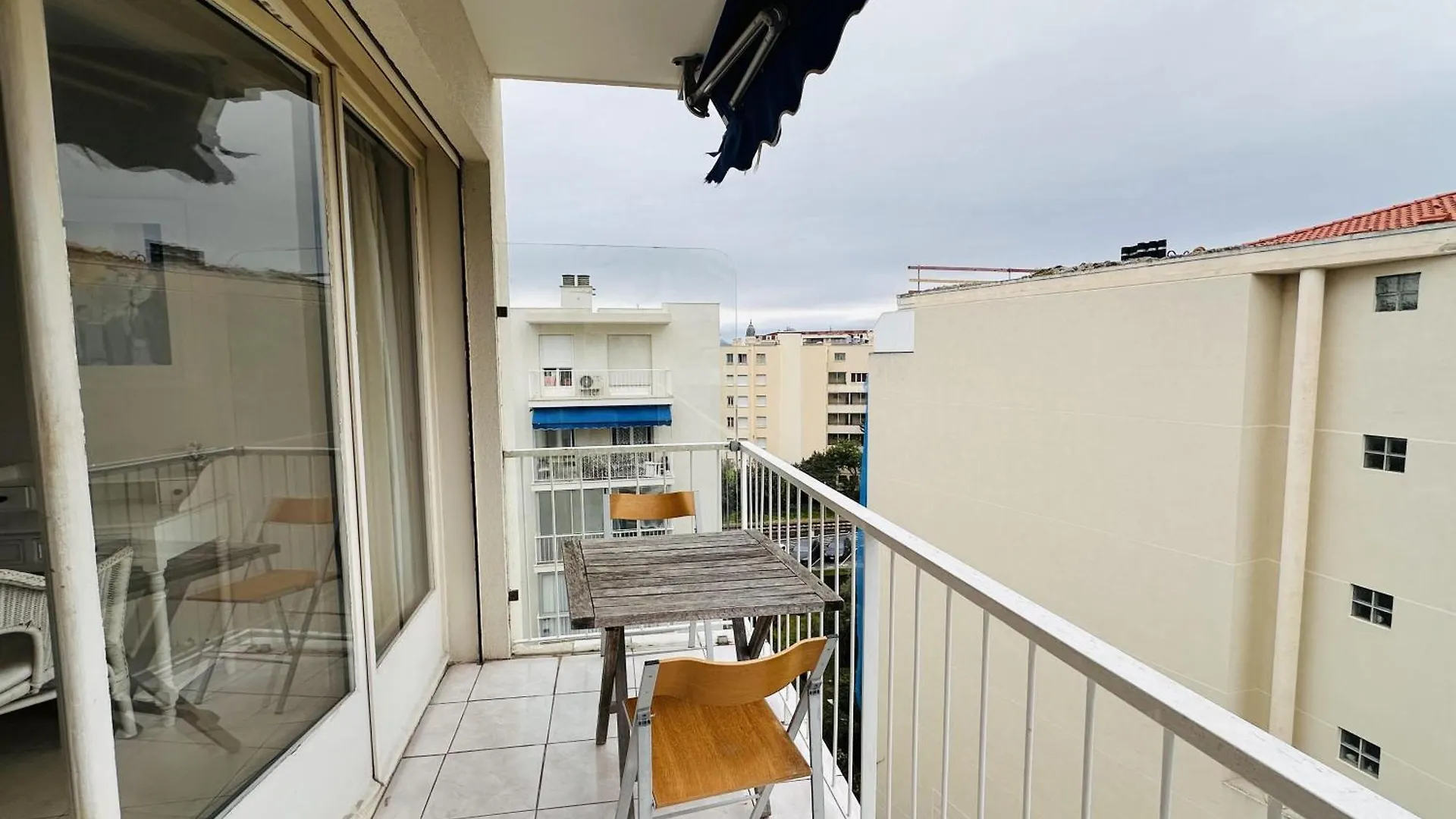 Two Bedroom Apartment On A High Floor In The Center Of Cannes A Few Steps From The Croisette Beaches - 2229